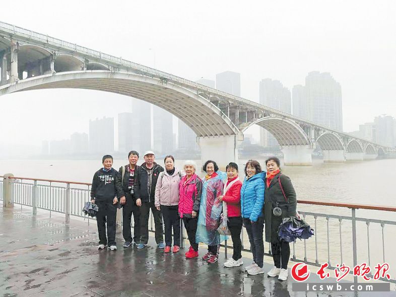 　　3月的一次“自助旅行”，让这9位黑龙江老人感受到了“长沙好人”的温暖。受访者供图