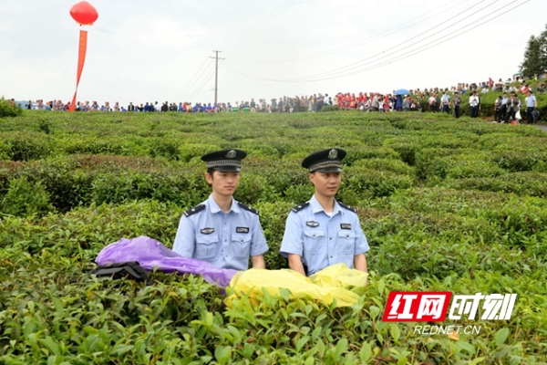 江华公安全力守护茶文化旅游周平安