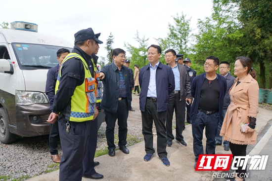 郑小胡深入核心景区调研五一节前旅游接待准备工作