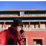 今天，让我们倾听劳动者的故事，并向他们致敬！