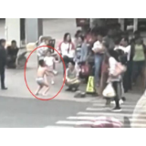 且别忙为母亲罚孩子穿短裤蹲马步叫好