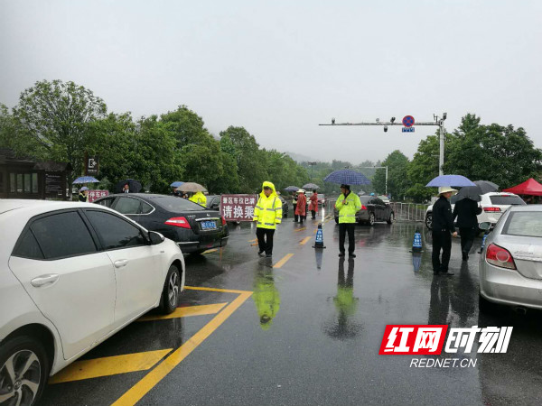 五一小长假 邵阳交警全警上路保畅通