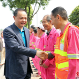 郑建新今日走访慰问“五一”期间坚守岗位一线职工
