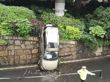 长沙： 越野车从波隆立交桥坠落两人受伤