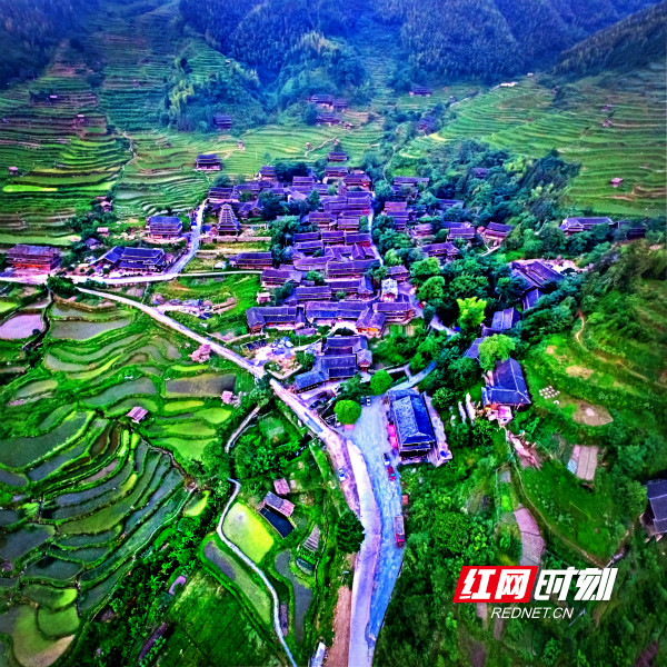 上堡古国位于黄桑国家自然保护区中东部，面积35.16km2，属构造剥蚀侵蚀中、低山峡谷地貌。雷振梁摄