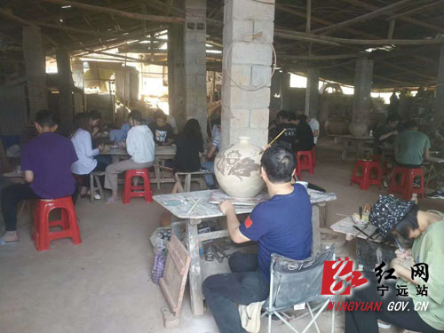 宁远:非遗传人开展传承活动庆五一高源土陶传承活动1000 拷贝.jpg 宁远:非遗传人开展传承活动庆五一高源土陶传承活动1000 拷贝.jpg