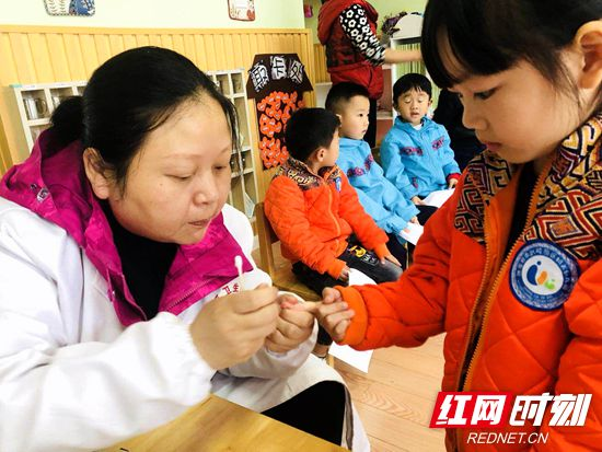 武陵源区机关幼儿园：400多名幼儿免费健康体检