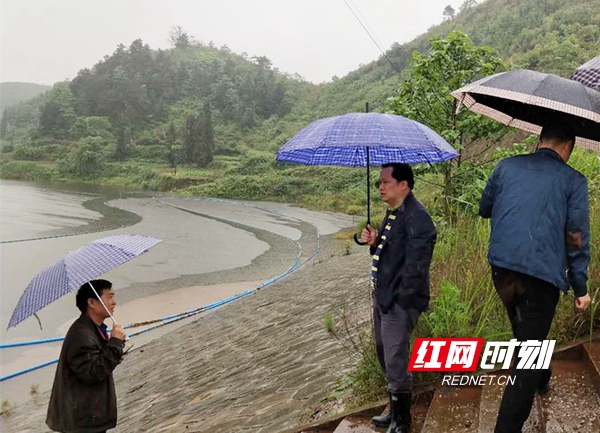 康煌 刘灿)5月5日,邵阳县工业集中区管委会主任,塘渡口镇党委书记黄洪