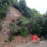 蓝山：连续暴雨致多路段山体滑坡 交通部门紧急抢修保畅通