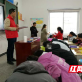 放弃“铁饭碗”回家当“阿姨” 70后研究生大叔成“网红园长”