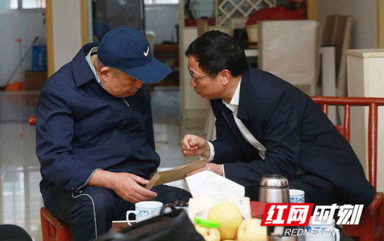 慈利县举行纪念世界红十字日活动 邱初开看望慰问县红十字会老领导