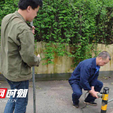 挪走“绊”人U型护栏 消除出行安全隐患
