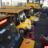 把隐患消灭在萌芽之中 校车公司对车辆“体检”