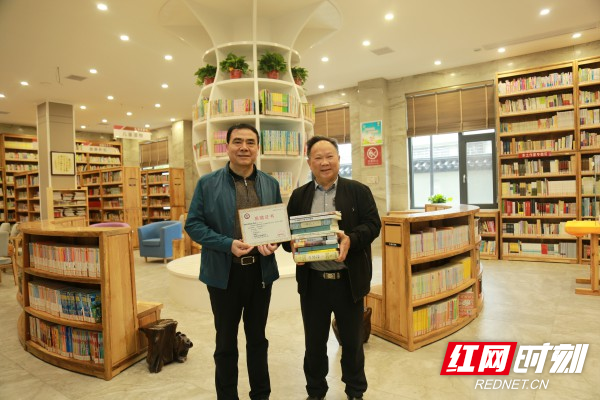 格式工厂市公共资源交易中心“书香我传承”青年读书分享活动2.jpg