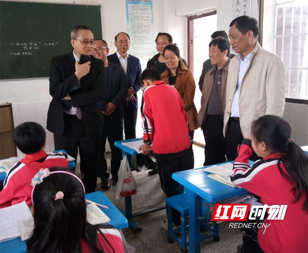 湖南省政协香港委员赴邵阳县罗城乡保和村小学调研