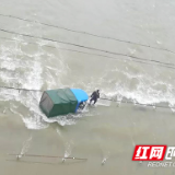 生死之间！耒阳警民联手勇救因车祸被困水中群众