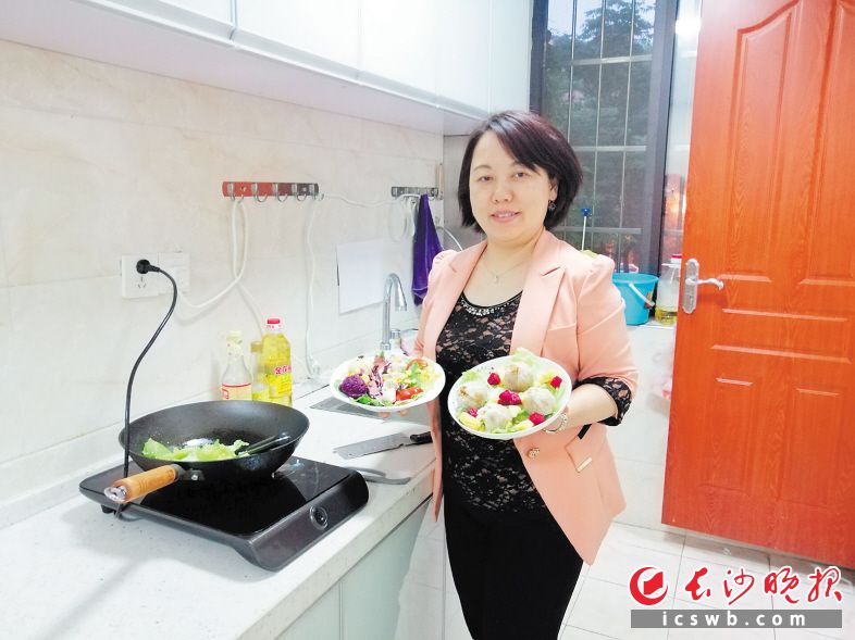 　　每日5时起床精心为女儿烹饪早餐，周湘玉晒出的“加油早餐”色香味俱全。　　长沙晚报全媒体记者 胡媛媛 摄