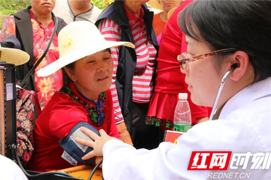 慈利县党外知识分子联谊会“五送”楸木山村