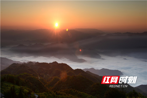 雪峰晨曦（杨锡建摄）_副本_副本.jpg