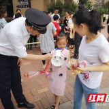 精心准备800余份礼物 献给伟大的母亲