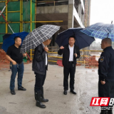 街道用上“重器” 迅速落实雨后排涝