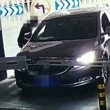 吉首:业主“任性”维权 驾车撞杆被拘留