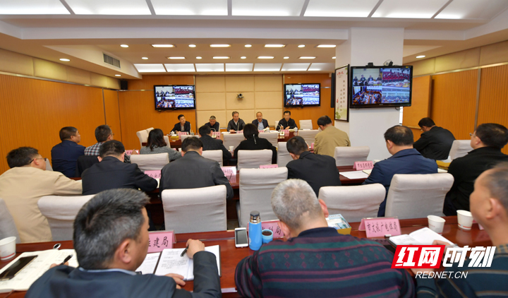 压实责任，精准制定方案——张家界市贯彻落实全省推进污染防治攻坚战电视电话会议精神