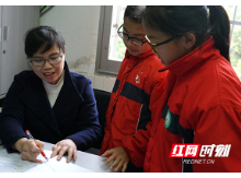 易艳辉：求新 教活 抓落实 用心做教育工作