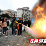 湘西消防开展吉大师院消防骨干培训暨校园疏散演练