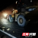 Ｇ536国道阻断，安化公路部门连夜抢通