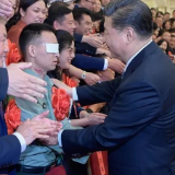 新闻联播动人一幕！他向总书记敬上特殊军礼