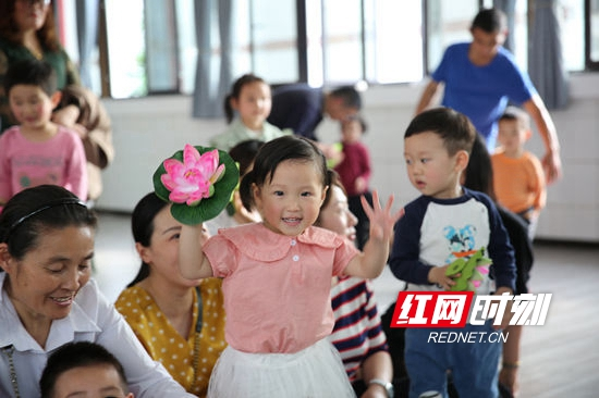 武陵源区：释迦乐幼儿园用歌声和舞蹈迎接“六一”儿童节