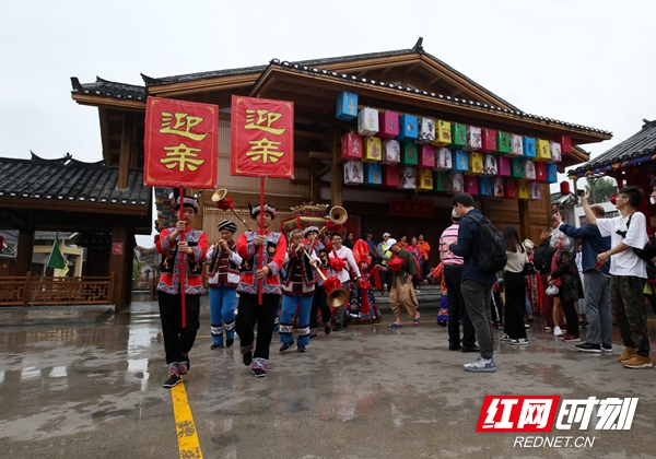 张家界：中国旅游日　快乐旅行享受美好生活