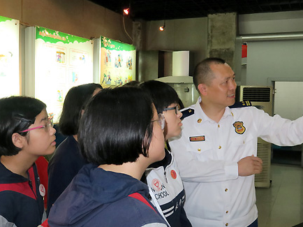 科技活动周 湖南消防防灾馆来了一批“消防志愿者”