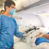 守护ICU十年的男护士：对生命更敬畏和坦然