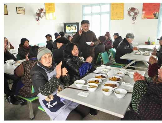 各地养老院食堂推行“明厨亮灶”实时直播