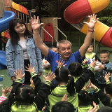 足球踢进幼儿园 意大利教练漂洋过海来长沙当“教头”