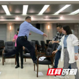 湘西公安心理服务核心团队为警察考生家长进行心理辅导