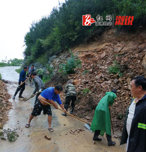 null 正文5月19日上午,盧峰鎮高低村:為避免水位上升淹沒村裡的低窪處