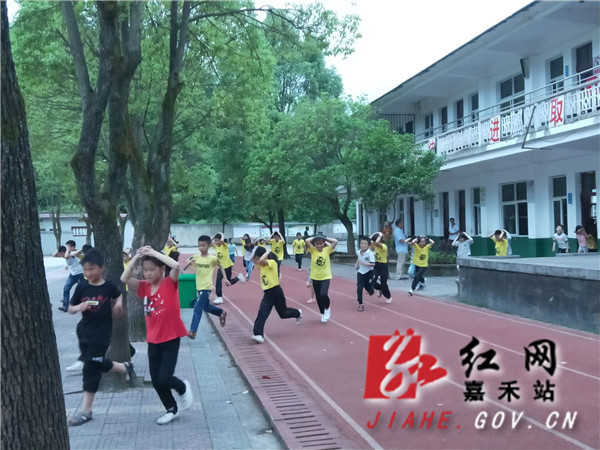 有序疏散中.jpg 有序疏散中.jpg