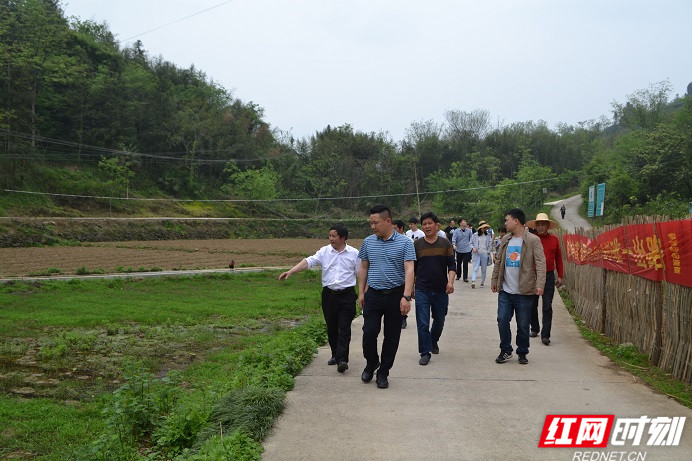武陵源索溪峪街道大力开展“一户三园”建设