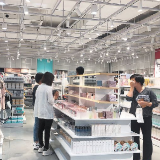 10元精品百货店走俏长沙街头 有范儿更有料