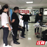 食品安全无小事 就近办证暖人心