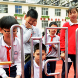 ​科技体验走进校园 感受神奇科技力量