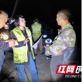 桃江：两村民夜晚电打鱼 志愿者现场成功劝阻