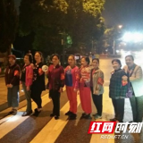 夕阳红映衬环保蓝 志愿者队伍守护一方蓝天