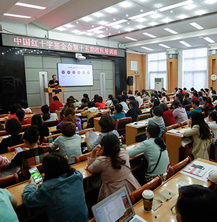 促进青少年健康成长 102名校医在湖南省儿童医院接受集训