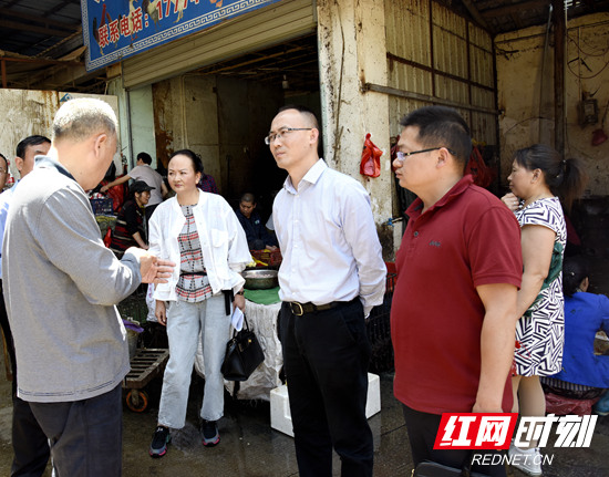 朱法栋督查城区农贸市场整改工作到位情况