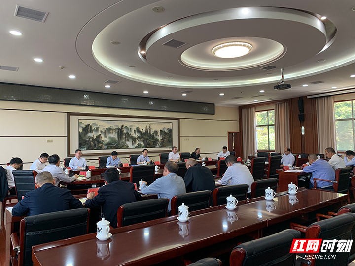 张家界市委理论学习中心组2019年度第四次集中学习举行