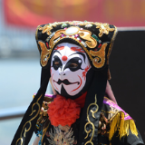 全国首创 湖南京剧快闪现身玻璃桥